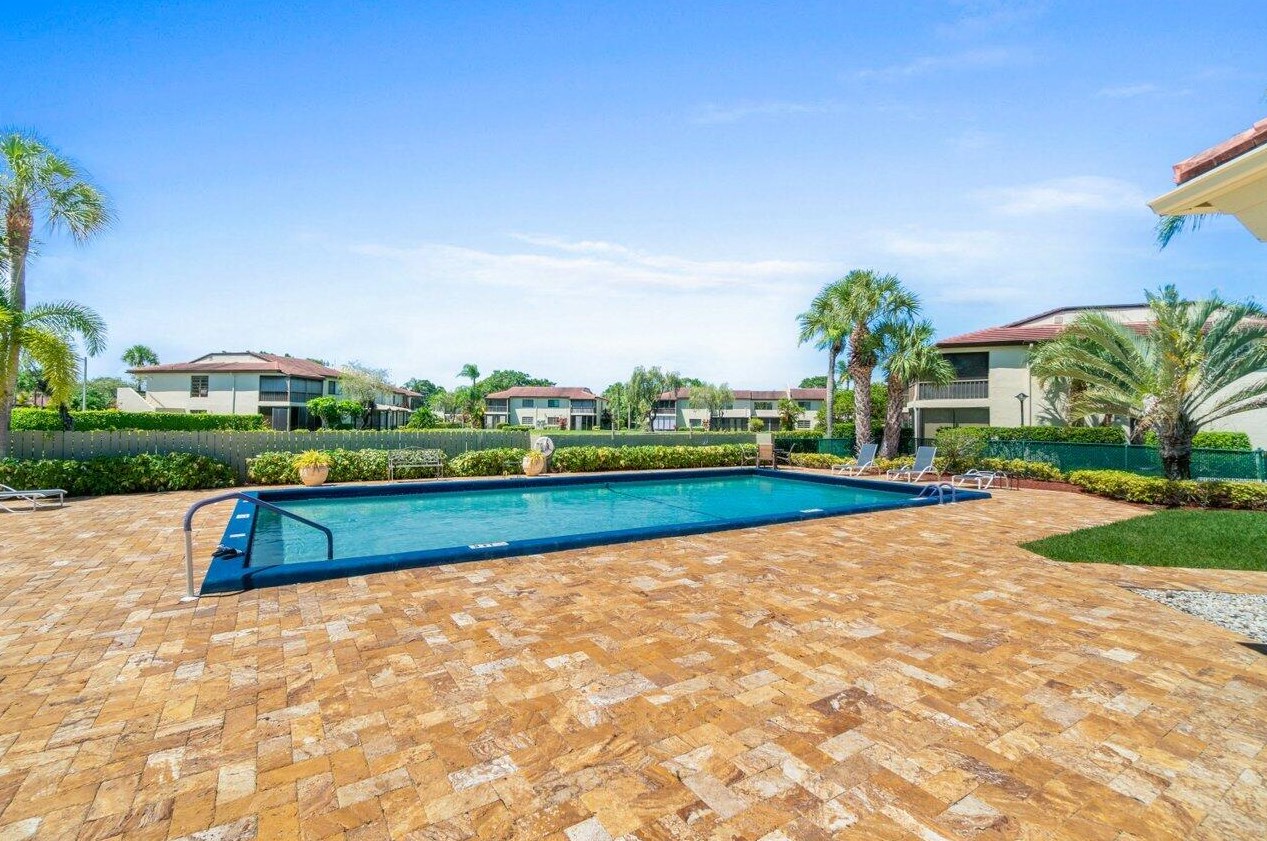 8536 Casa Del Lago, Boca Raton FL 33433-2108 exterior