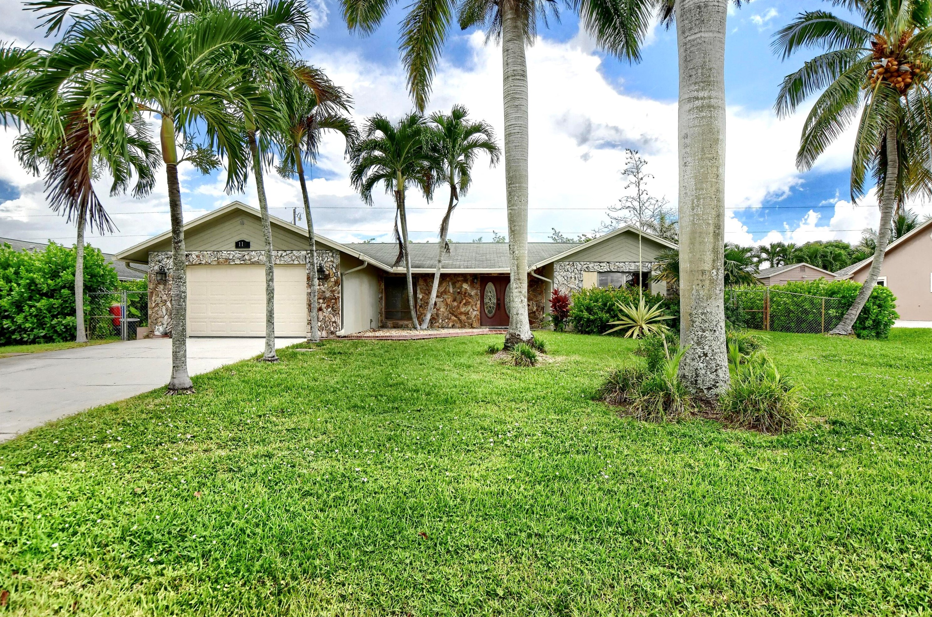 110 Rubber Tree Dr, Lake Worth, FL 33467-4843