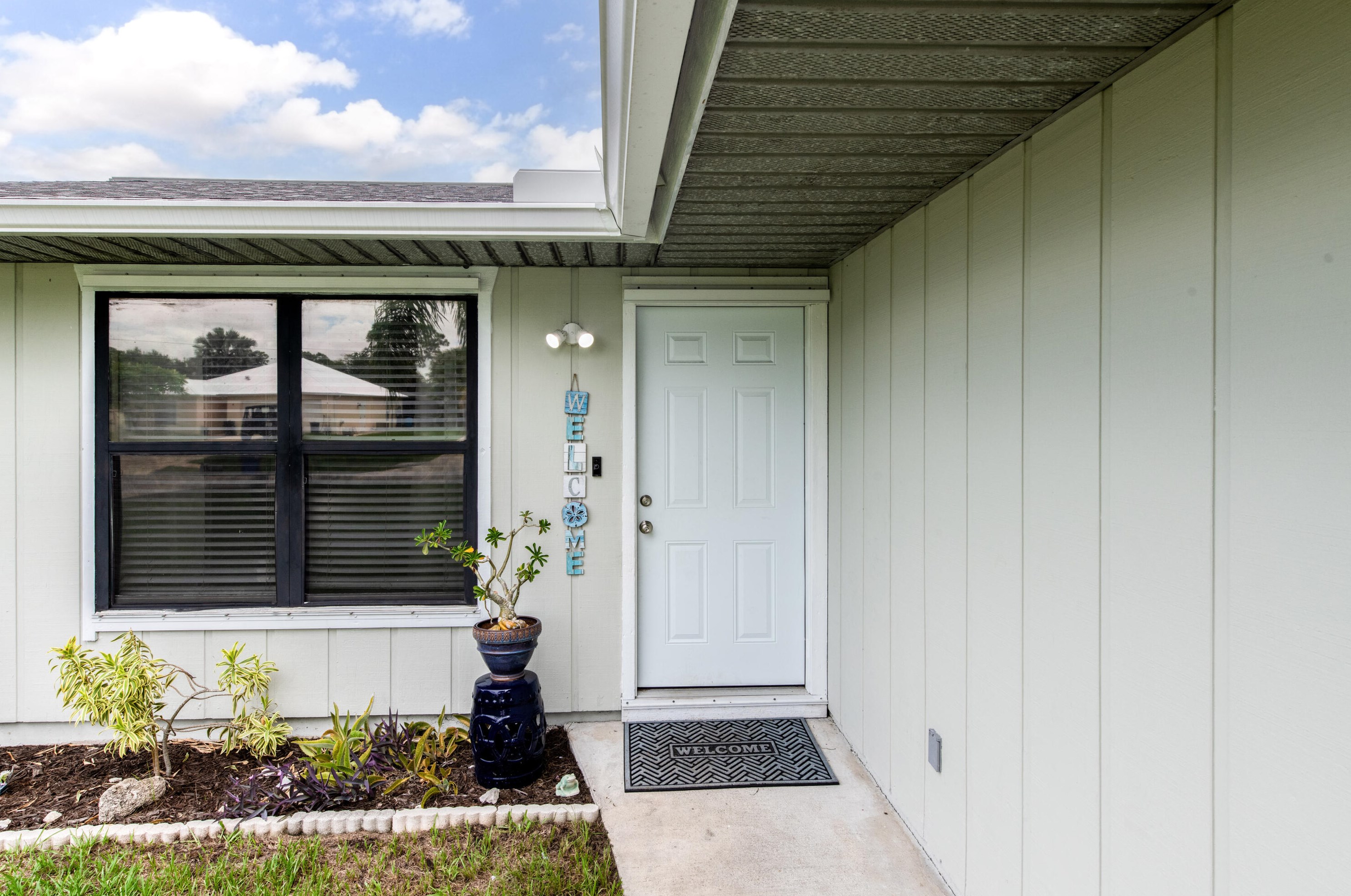 8335 Boxwood Ln, Hobe Sound, FL 33455-7408