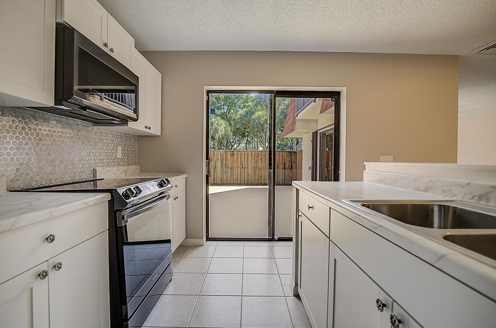 327 Buttonwood Ln, Boynton Beach FL  33436-7121 exterior