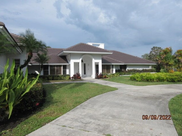 605 Atlantis Est Way, Lake Worth FL 33462-1209 exterior