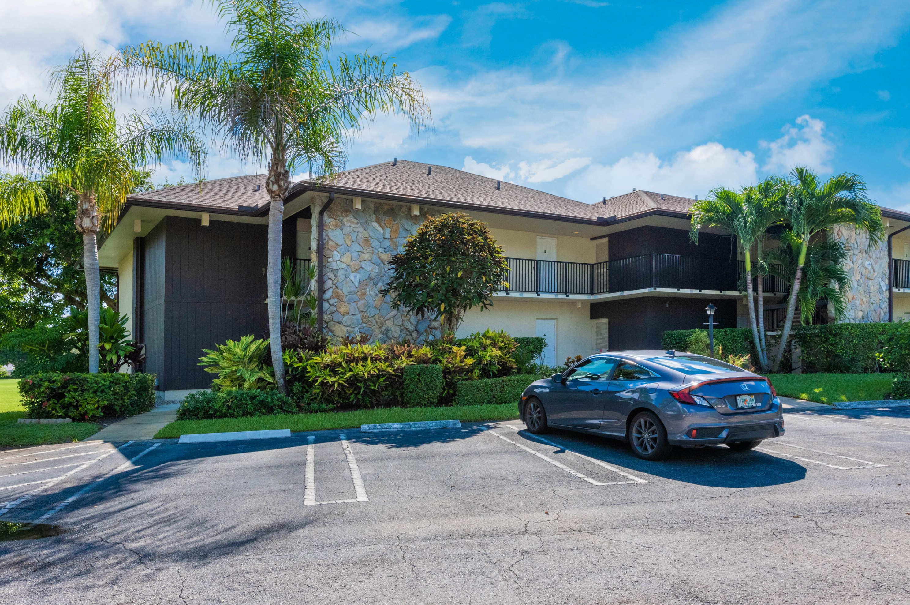 451 Greensward Ln #201, Delray Beach, FL 33445