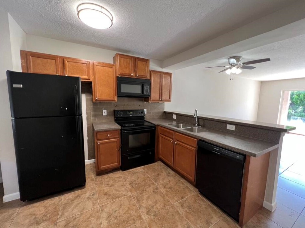 2109 3rd St, Boynton Beach, FL 33435-7279