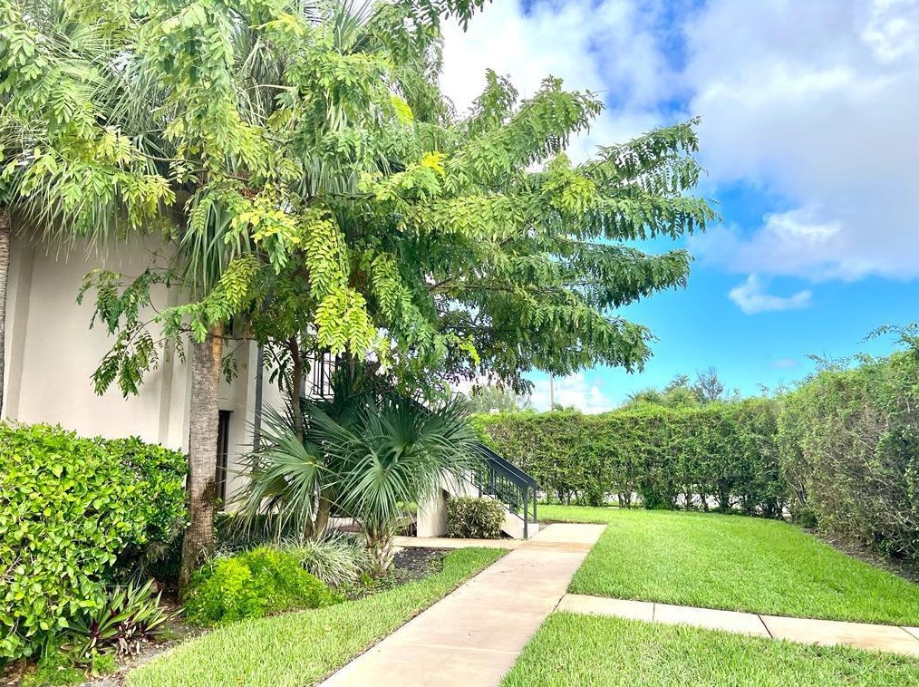 5201 W Club Cir Apt 106, Boca Raton, FL 33487