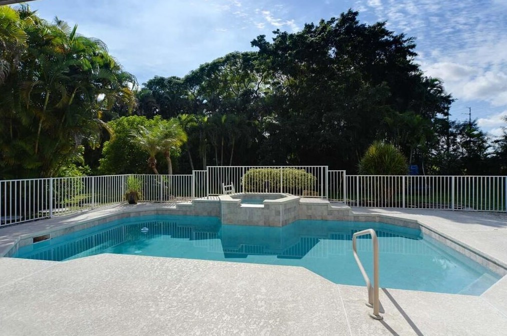 10713 Paso Fino Dr, Lake Worth FL  33449-8021 exterior