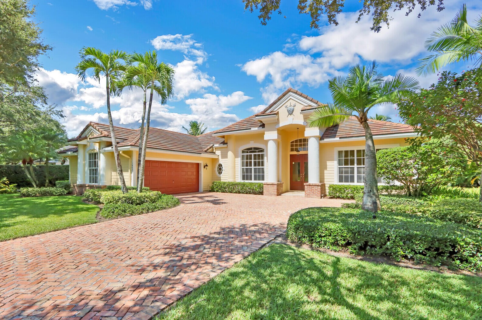 18530 Lakeside Dr, Jupiter, FL 33469-8119