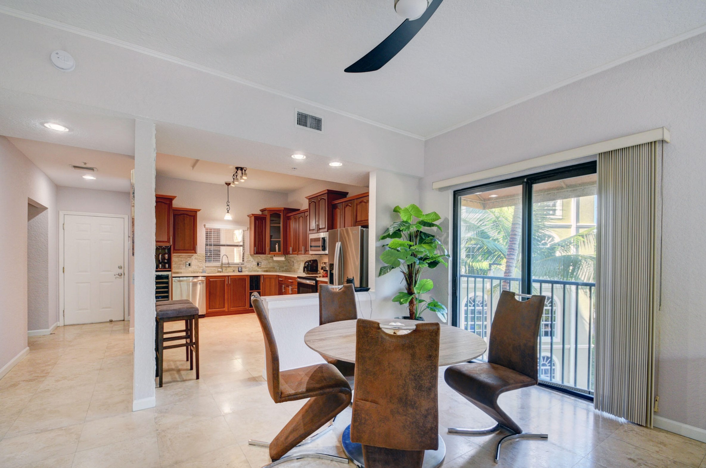 1640 Presidential Way Apt 301, West Palm Beach, FL 33401