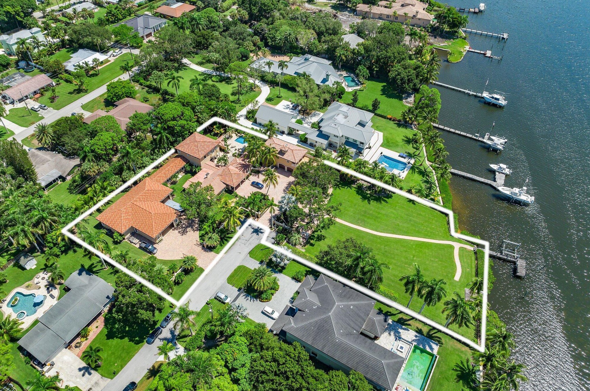 5663 Holly Ln, Jupiter, FL 33458-3432