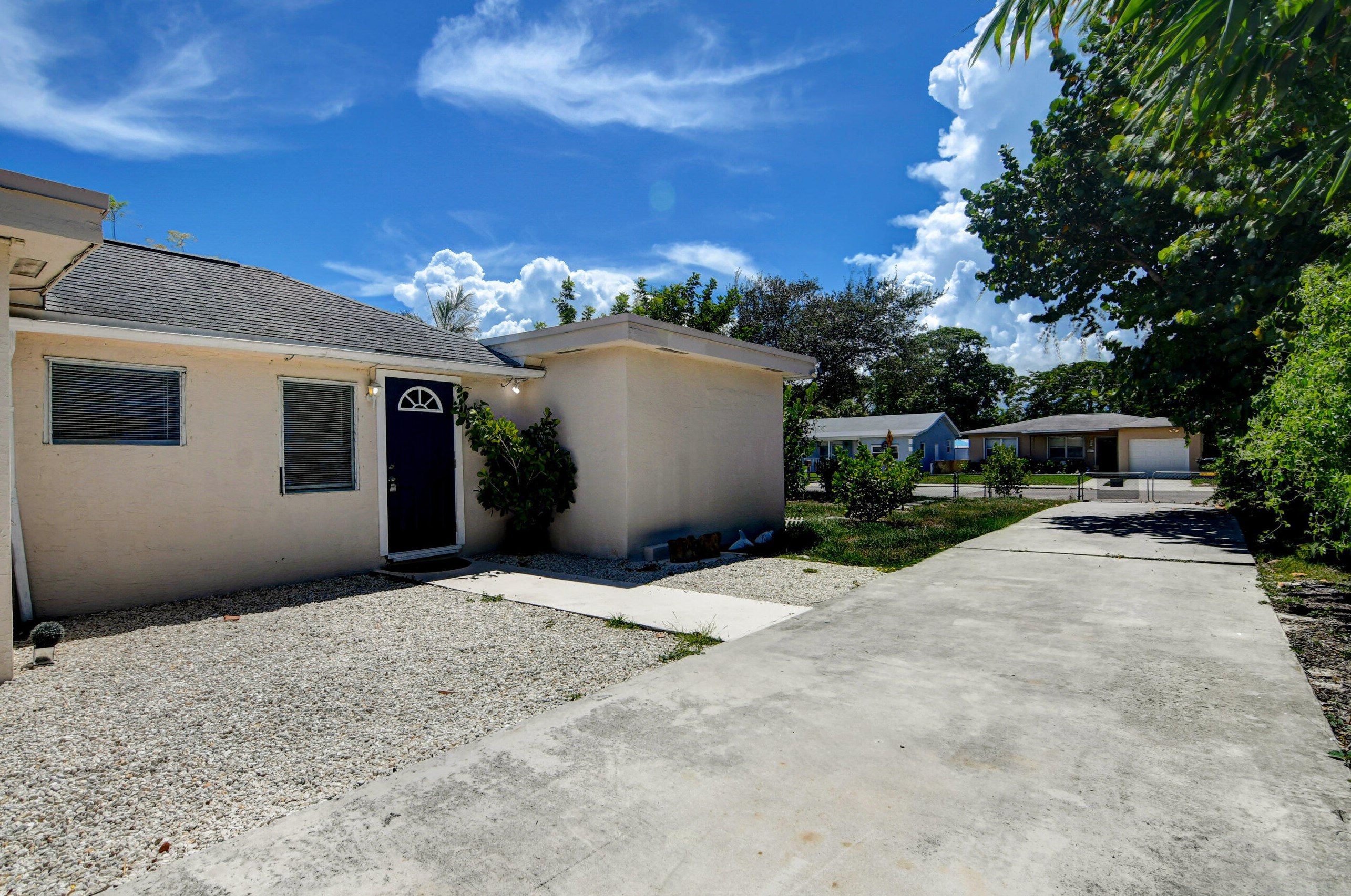 820 C St, Lake Worth, FL 33460-2437