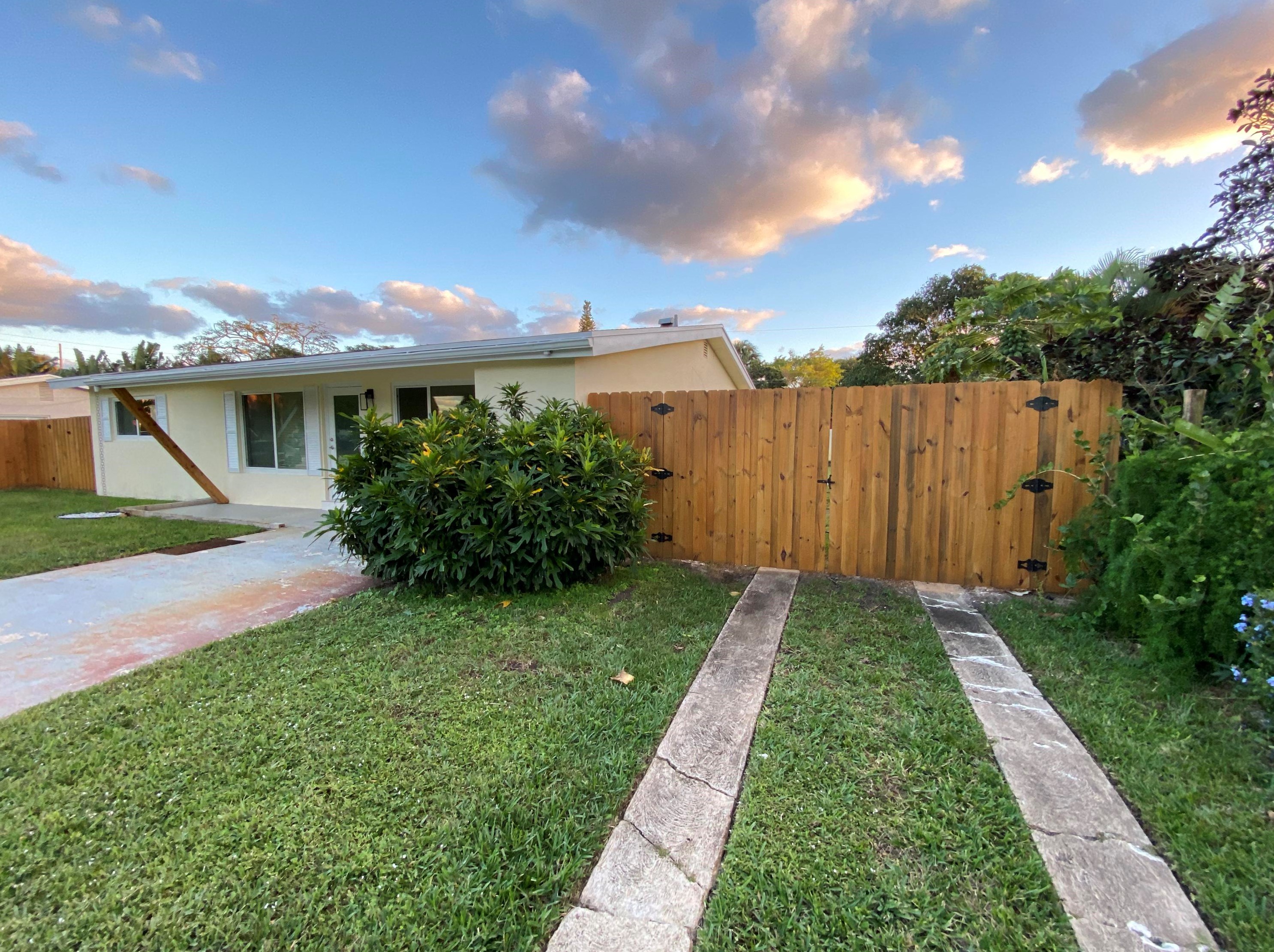 124 Nw 9th St, Boca Raton, FL 33432