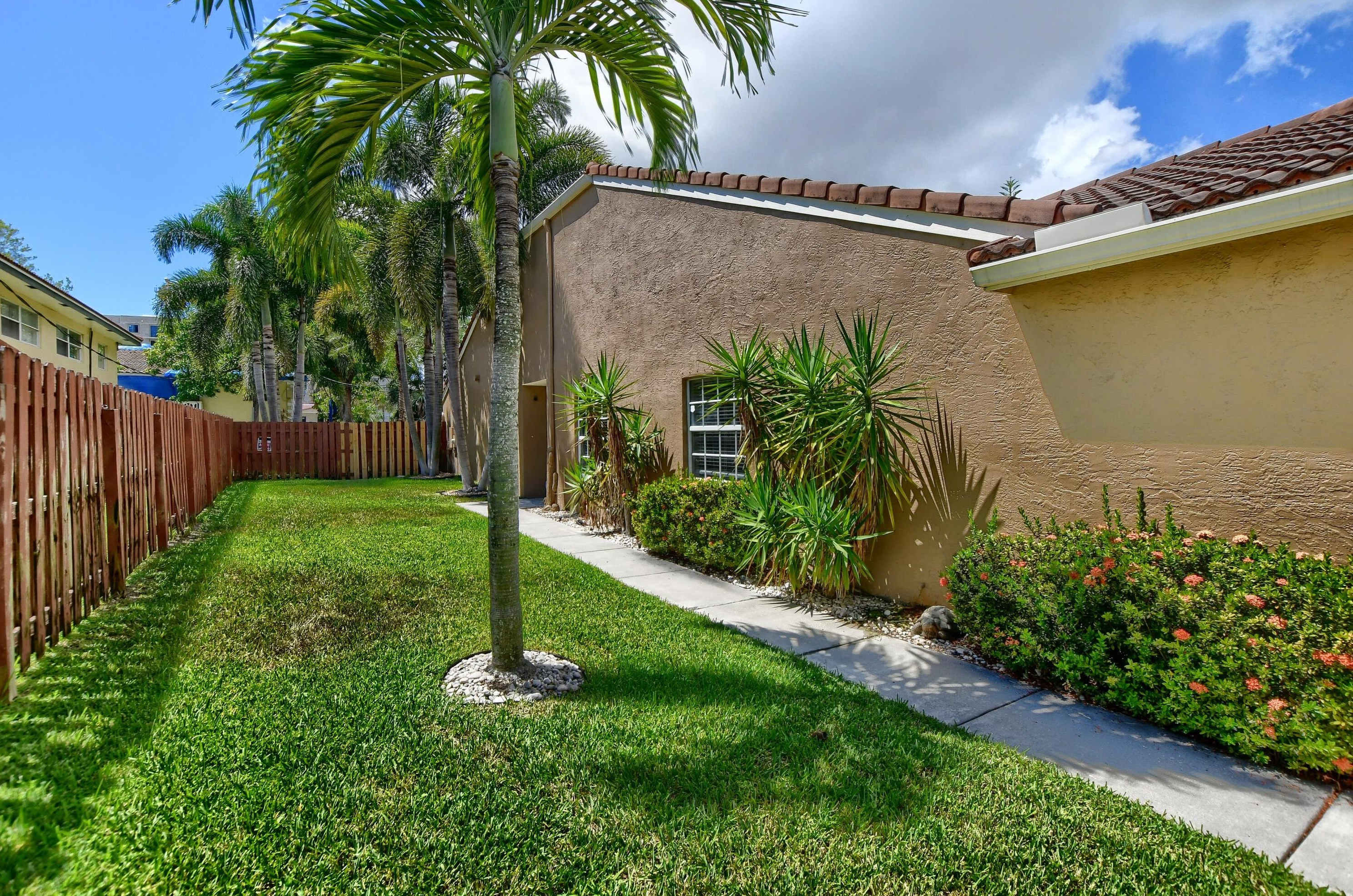 210 6th St, Boca Raton FL  33432-5936 exterior
