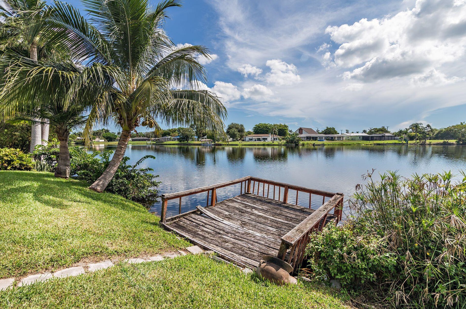 132 Yucatan Dr, Lake Worth, FL 33461-1909