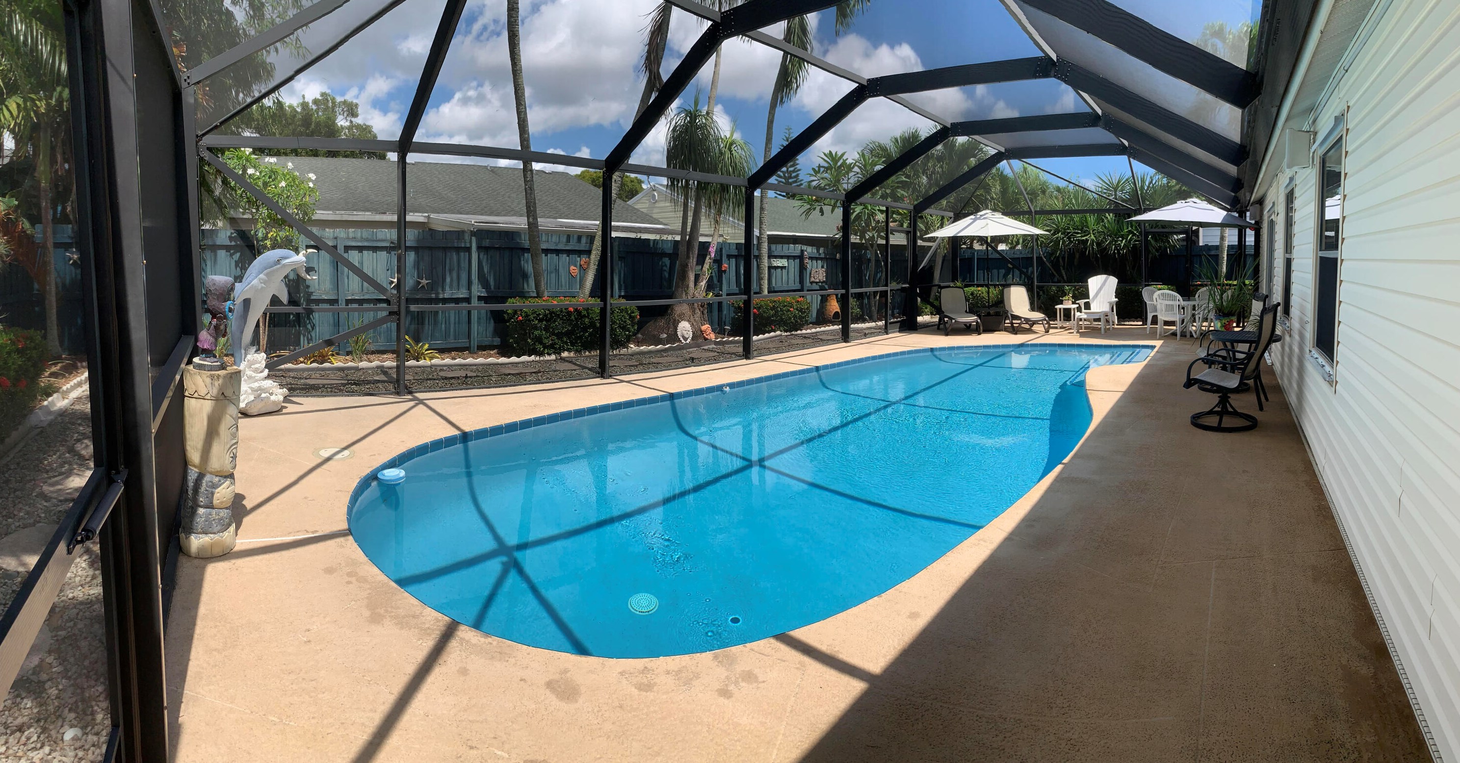 5157 Canal Cir, Lake Worth FL 33467-1840 exterior