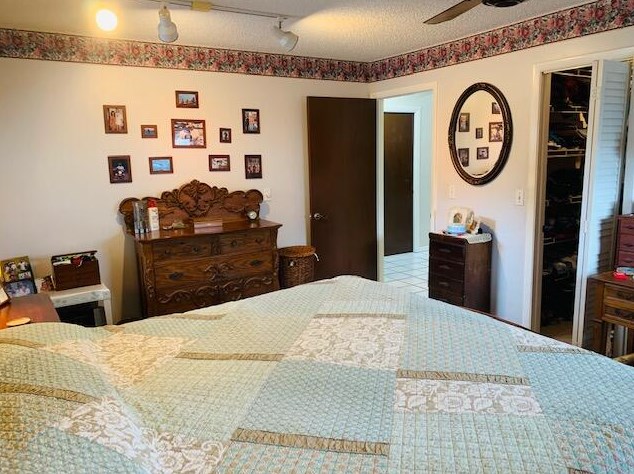 5157 Canal Cir, Lake Worth FL 33467-1840 exterior