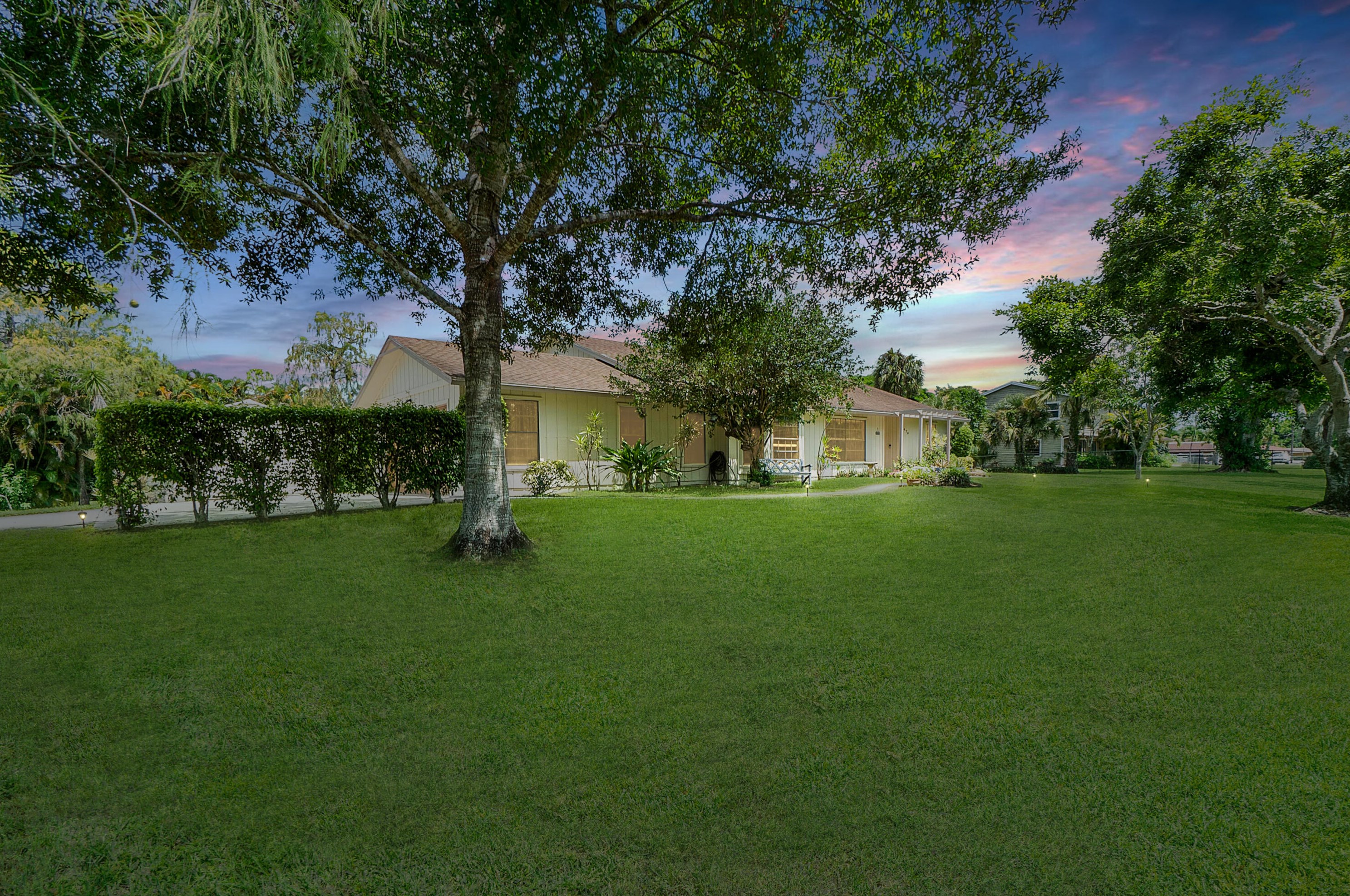 9479 El Paso Dr, Lake Worth, FL 33467-1009