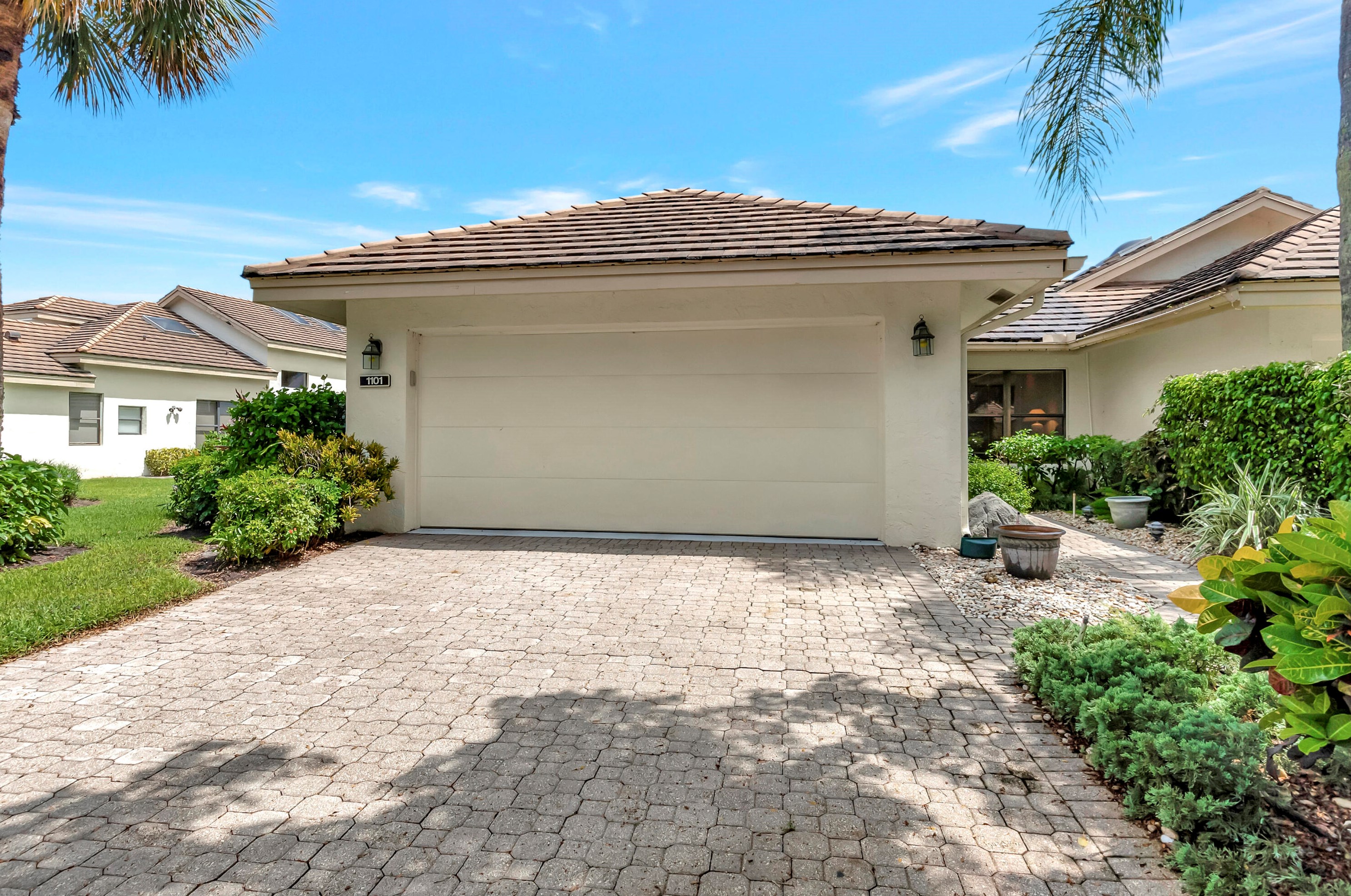 20050 Waters Edge Cir, Boca Raton, FL 33434-3585