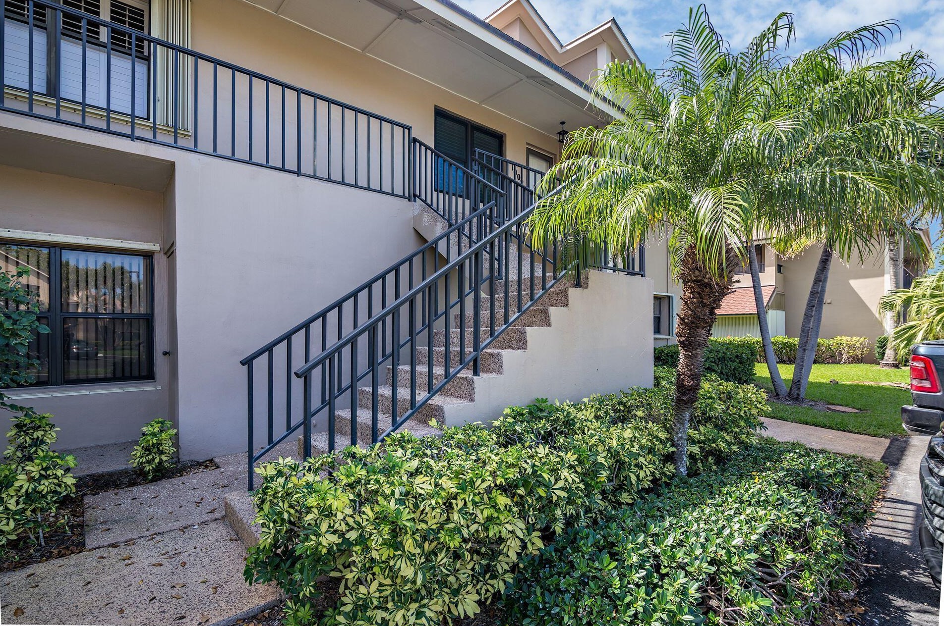 1002 Clubhouse Cir, Jupiter, FL 33477-4522