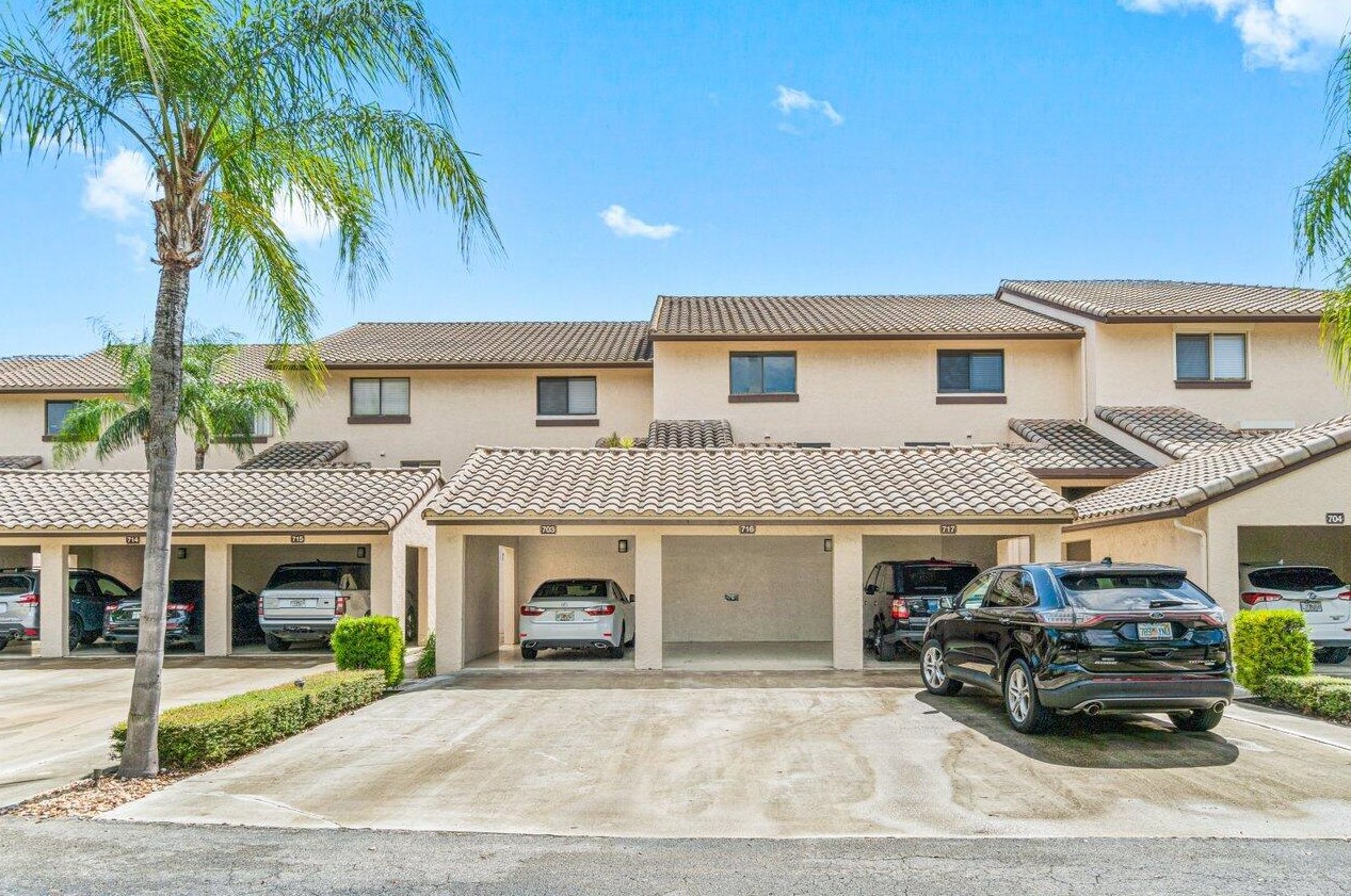 210 Captains Walk #716, Delray Beach, FL 33483