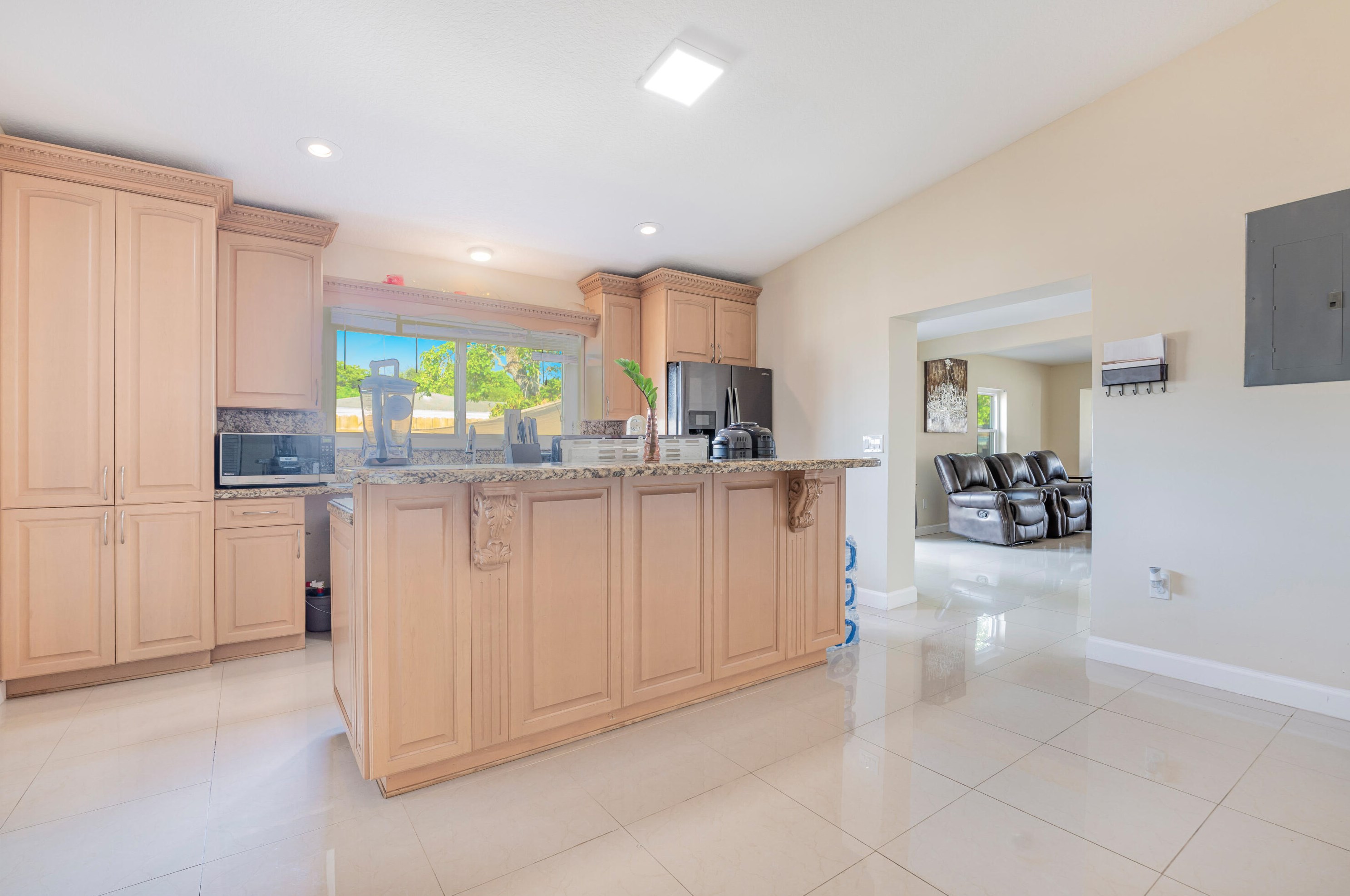 6824 5th St, Hollywood FL  33023-1118 exterior