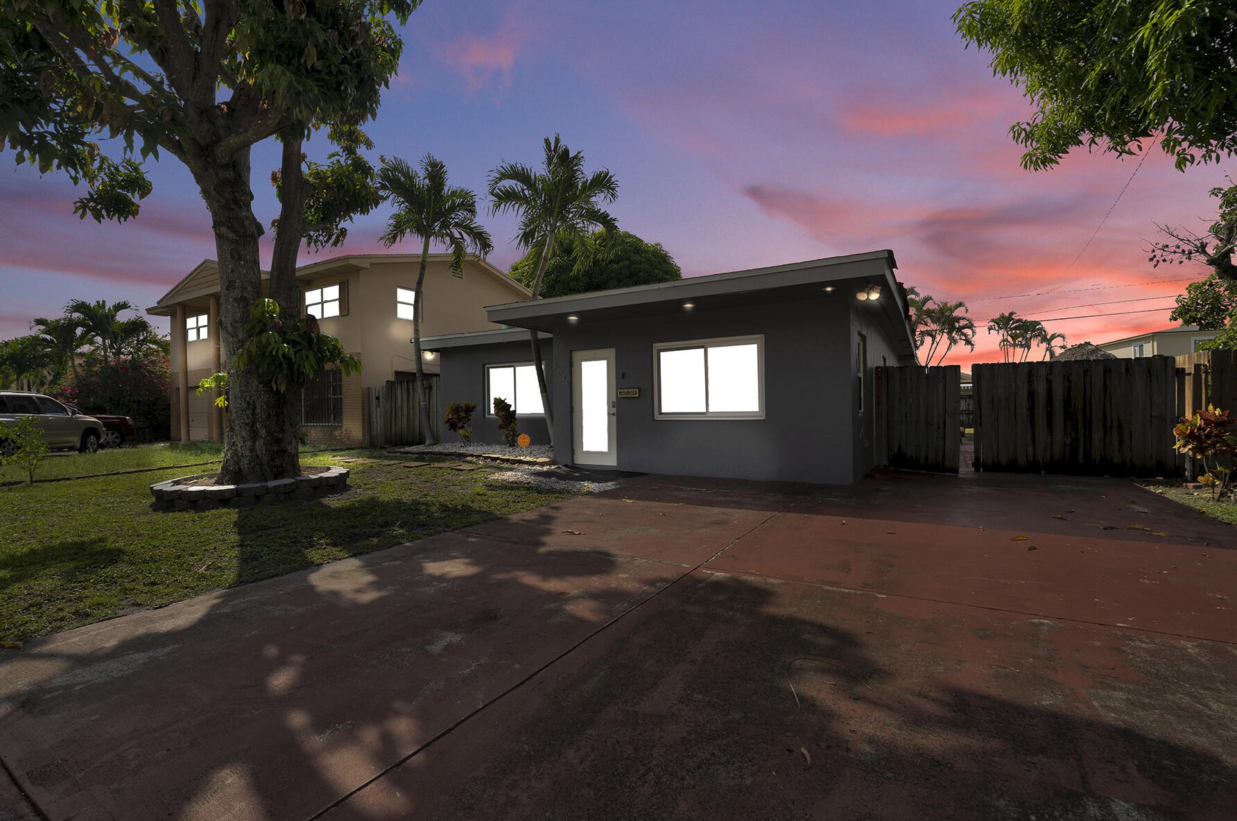 6824 5th St, Hollywood FL  33023-1118 exterior