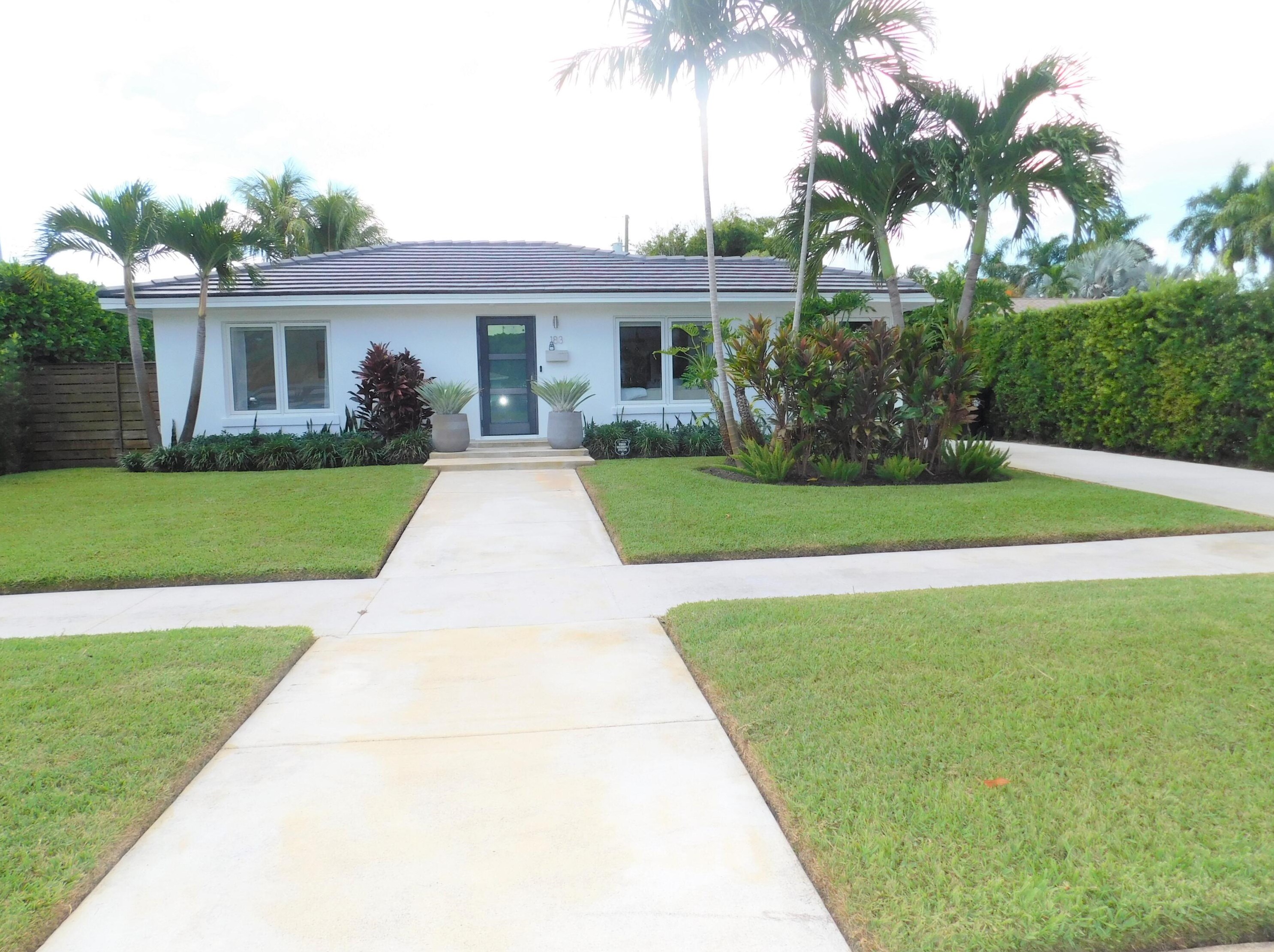 183 Auburn Dr, Lake Worth, FL 33460-6309