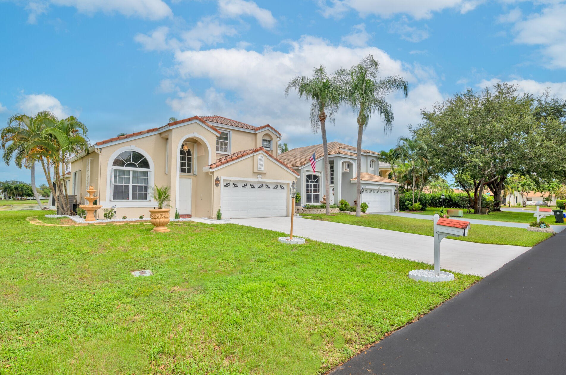 142 Woodlake Cir, Lake Worth, FL 33463