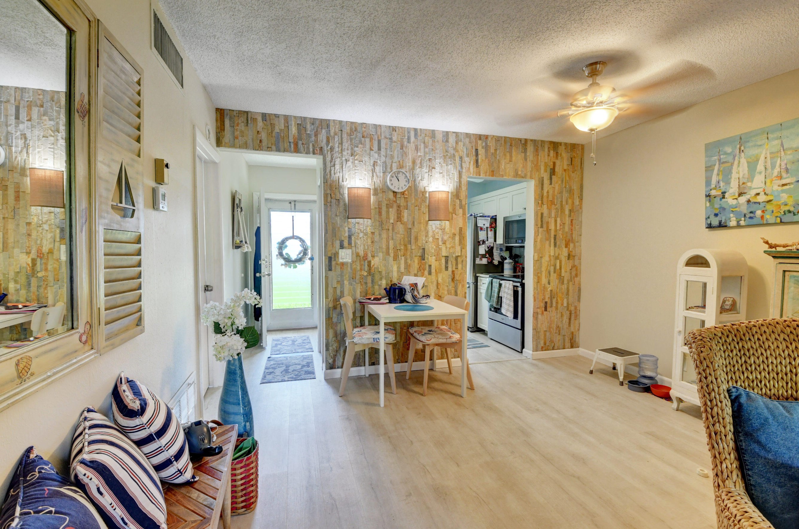 1115 Lake Ter, Boynton Beach, FL 33426-4282