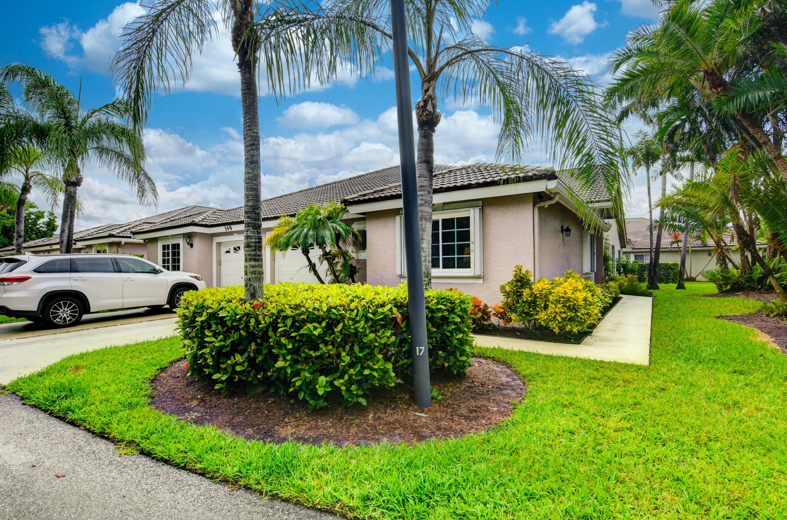 151 Lakeshore Dr, Lake Worth, FL 33462-6070