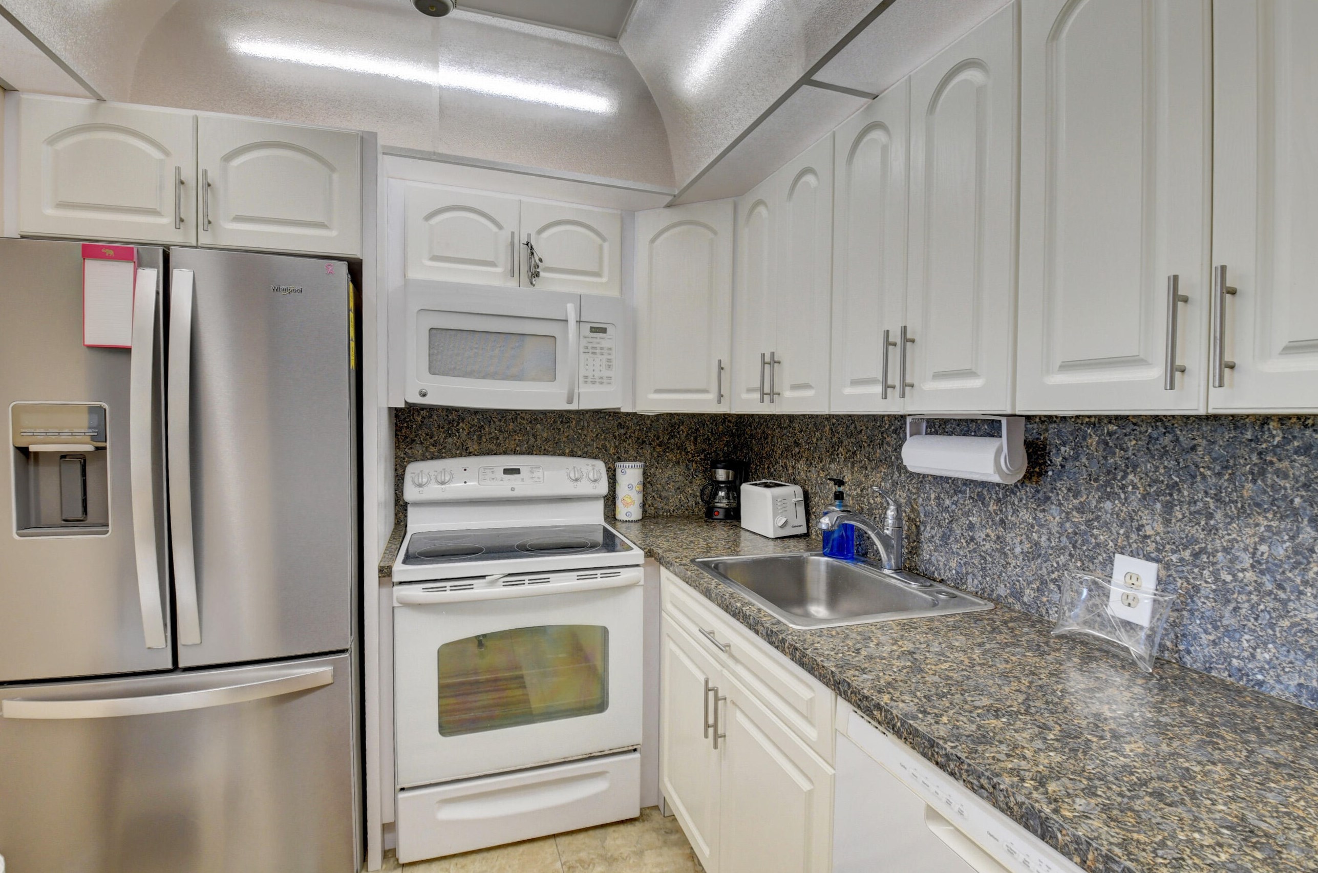 230 Mansfield F, Boca Raton, FL 33434-2410