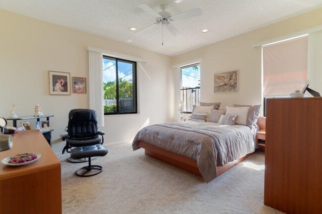 302 Princeton Dr, Lake Worth FL 33460-6239 exterior