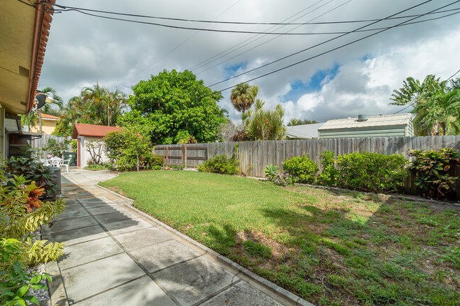 302 Princeton Dr, Lake Worth FL 33460-6239 exterior