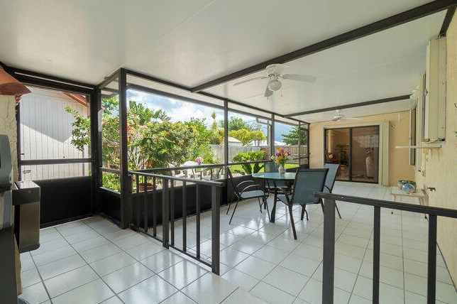 302 Princeton Dr, Lake Worth FL 33460-6239 exterior