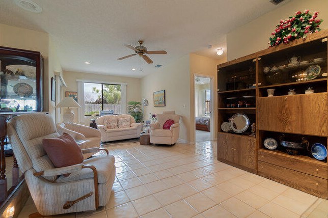 302 Princeton Dr, Lake Worth FL 33460-6239 exterior