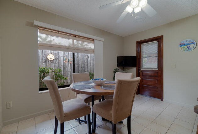 302 Princeton Dr, Lake Worth FL 33460-6239 exterior