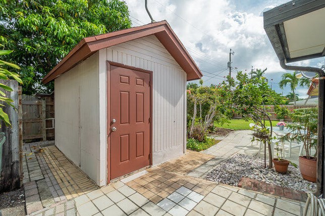 302 Princeton Dr, Lake Worth FL 33460-6239 exterior