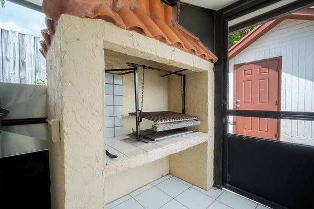 302 Princeton Dr, Lake Worth FL 33460-6239 exterior