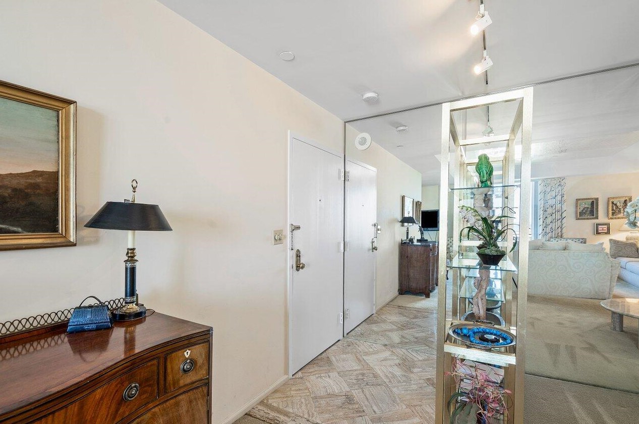 150 Bradley Pl Apt 704, Palm Beach, FL 33480