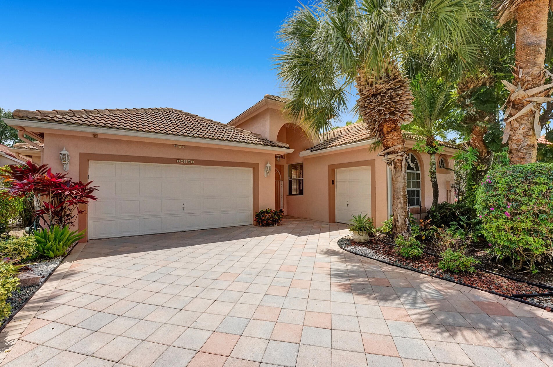 10694 Greenbriar Villa Dr, Lake Worth, FL 33449