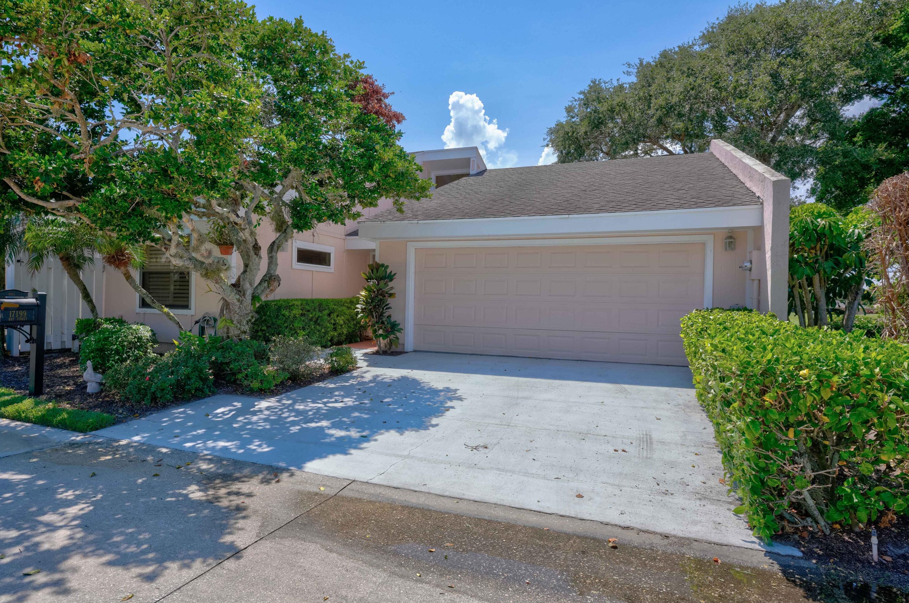 17199 Bay St, Jupiter FL  33477-1211 exterior