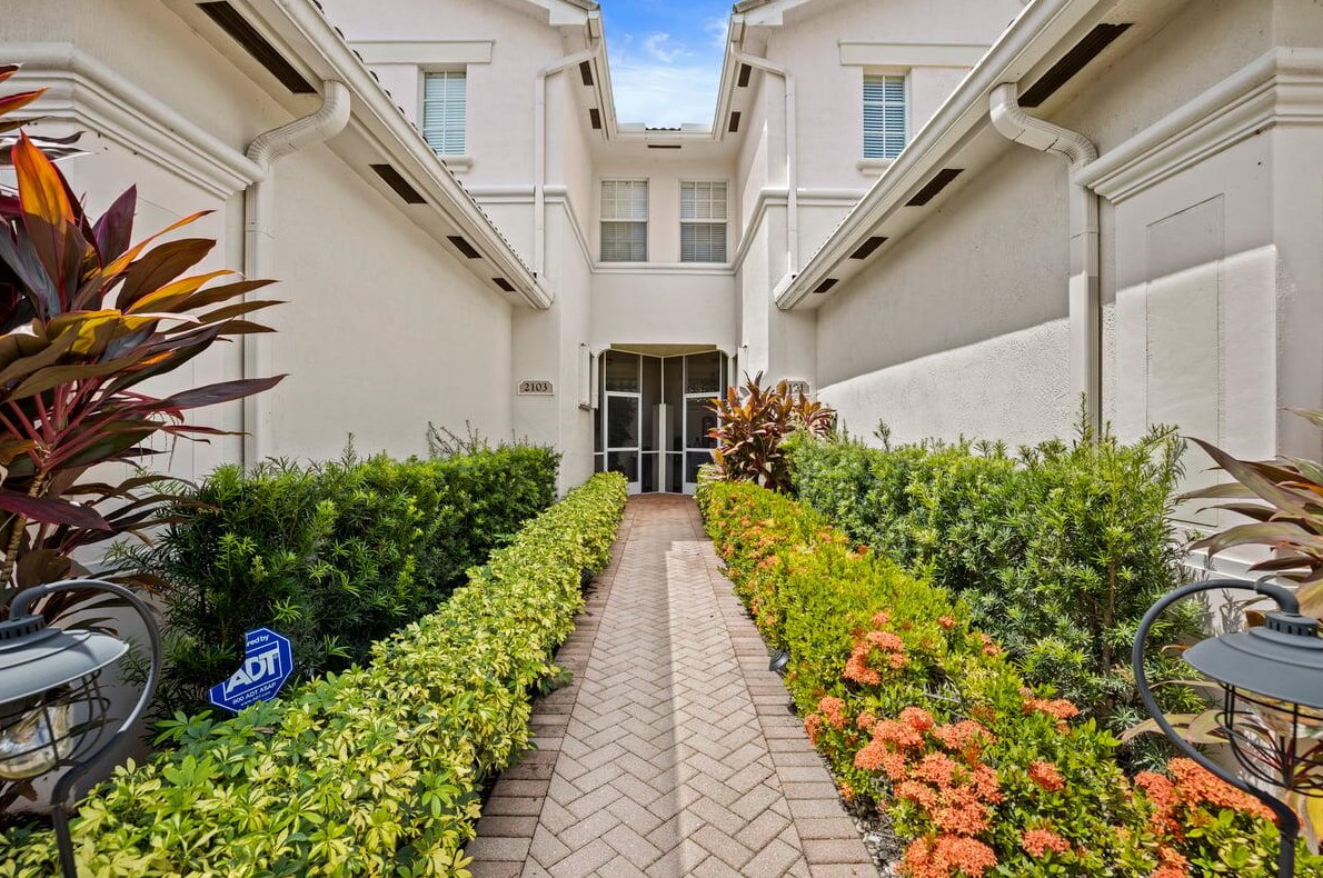 2101 Wingate Bnd, West Palm Beach, FL 33414