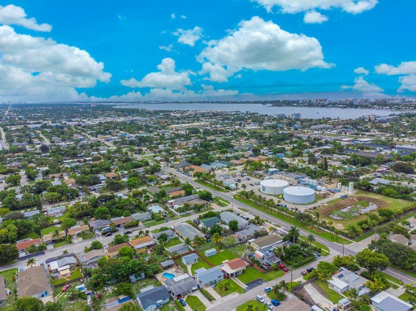 611 Bloxham St, Lake Worth, FL 33462-3133