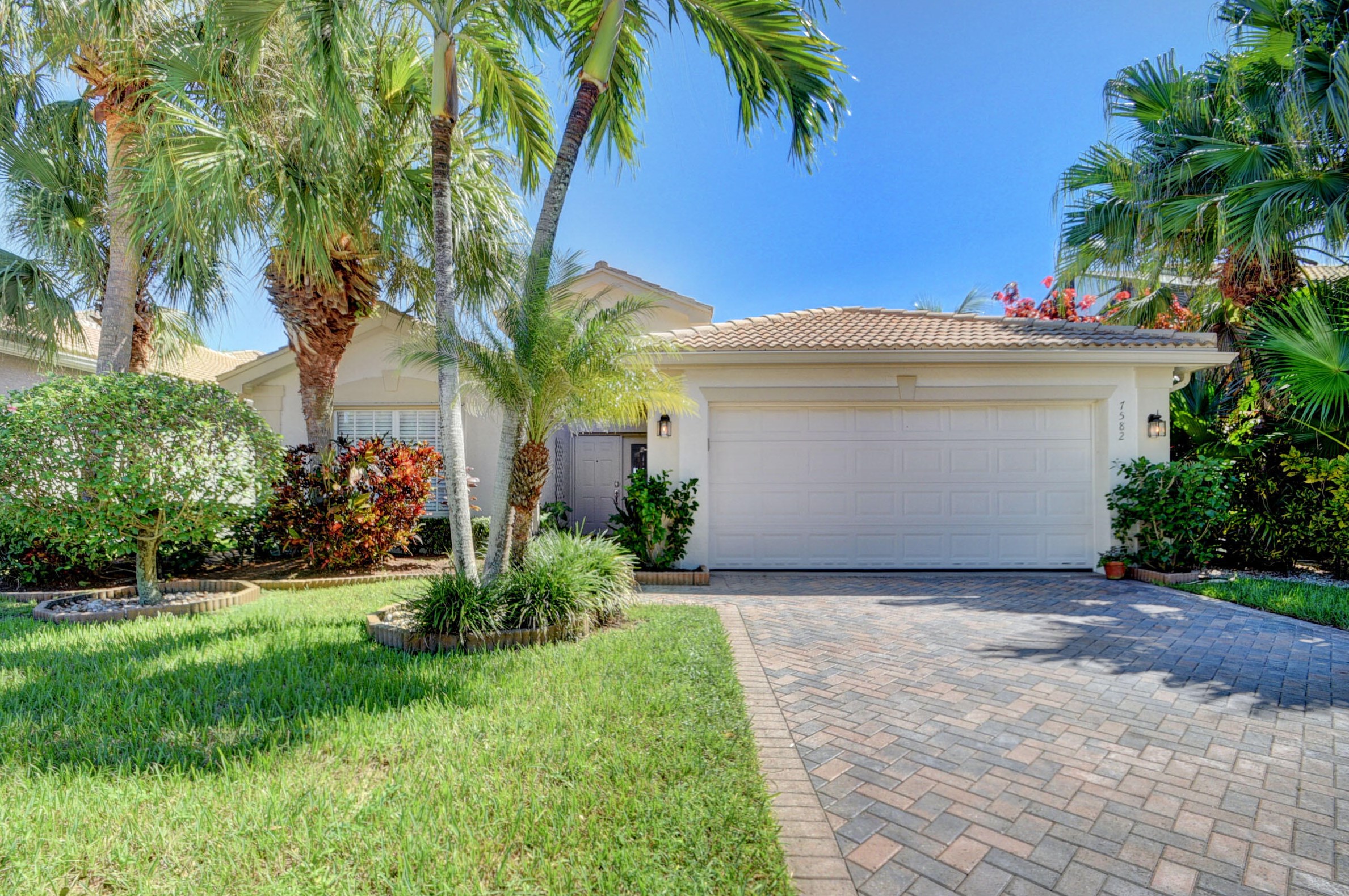 7582 Seashell Crest Ln, Lake Worth, FL 33467-6971