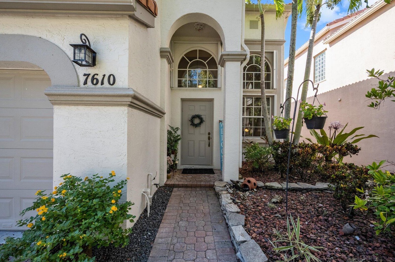 7610 Oak Grove Cir, Lake Worth, FL 33467-7118