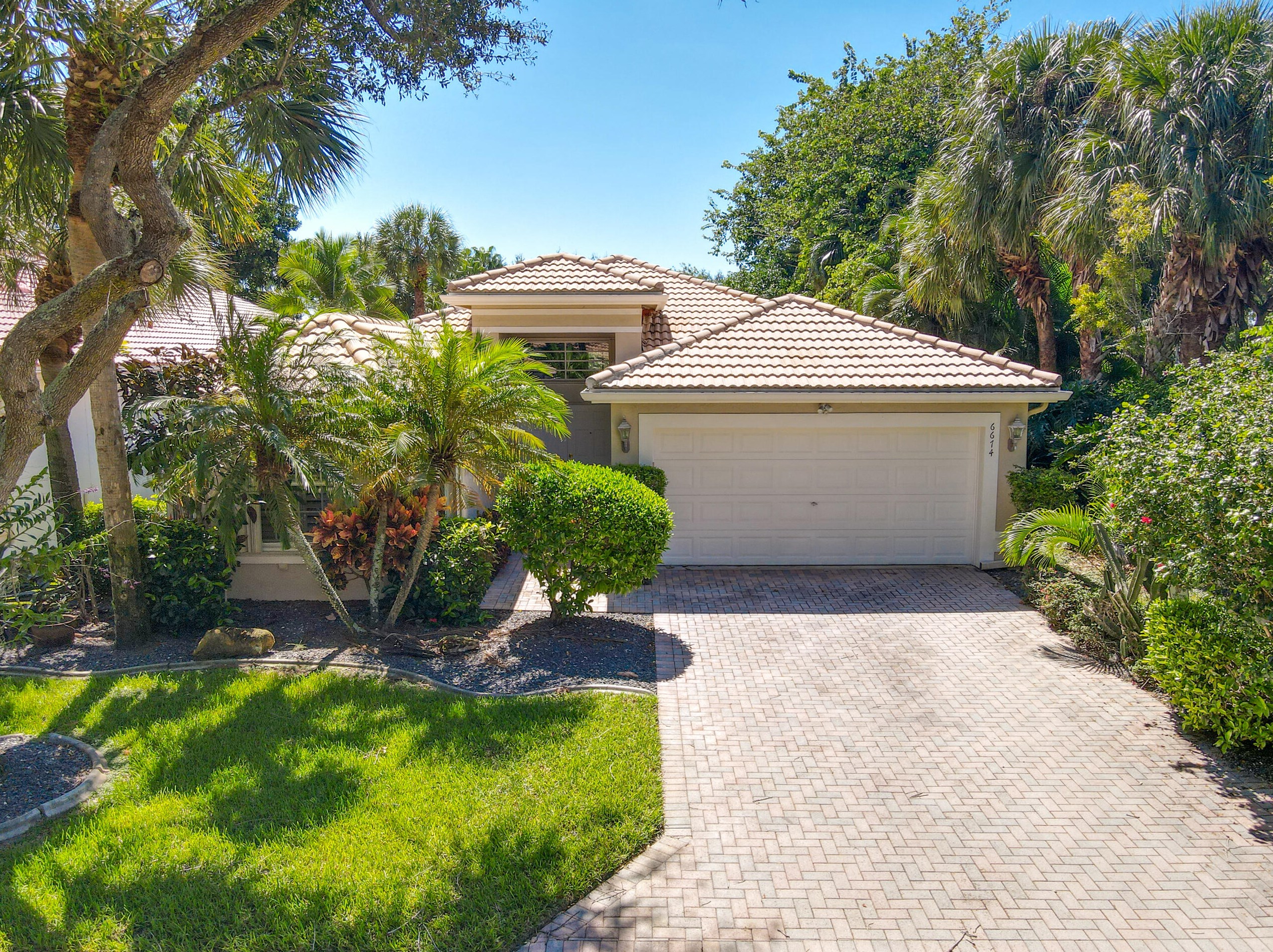 6674 Hawaiian Ave, Boynton Beach, FL 33437-7001