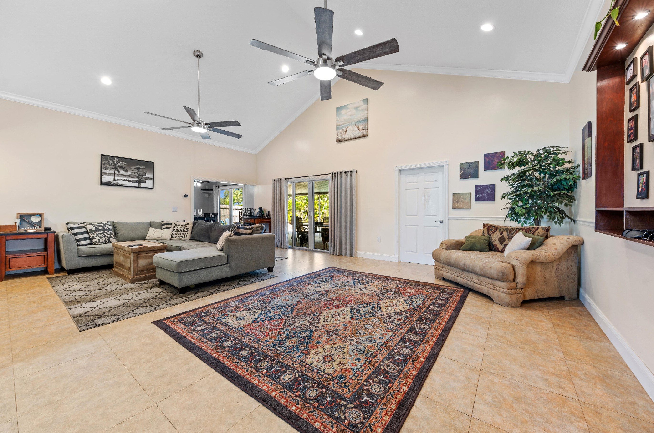 4 Cedar Cir, Boynton Beach, FL 33436-9116