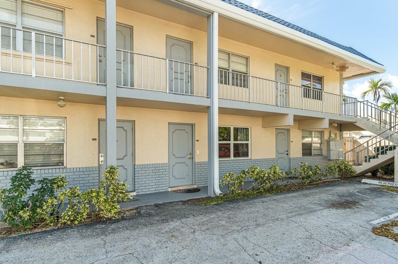 660 Glouchester St, Boca Raton FL  33487-3233 exterior