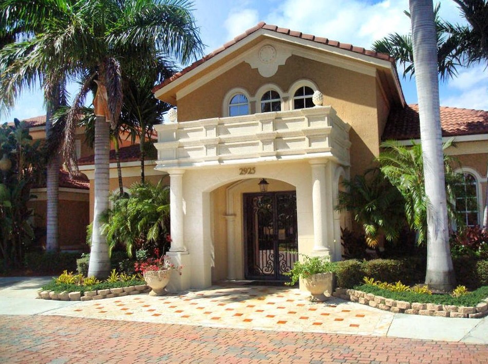 319 Villa Cir, Boynton Beach, FL 33435-8910