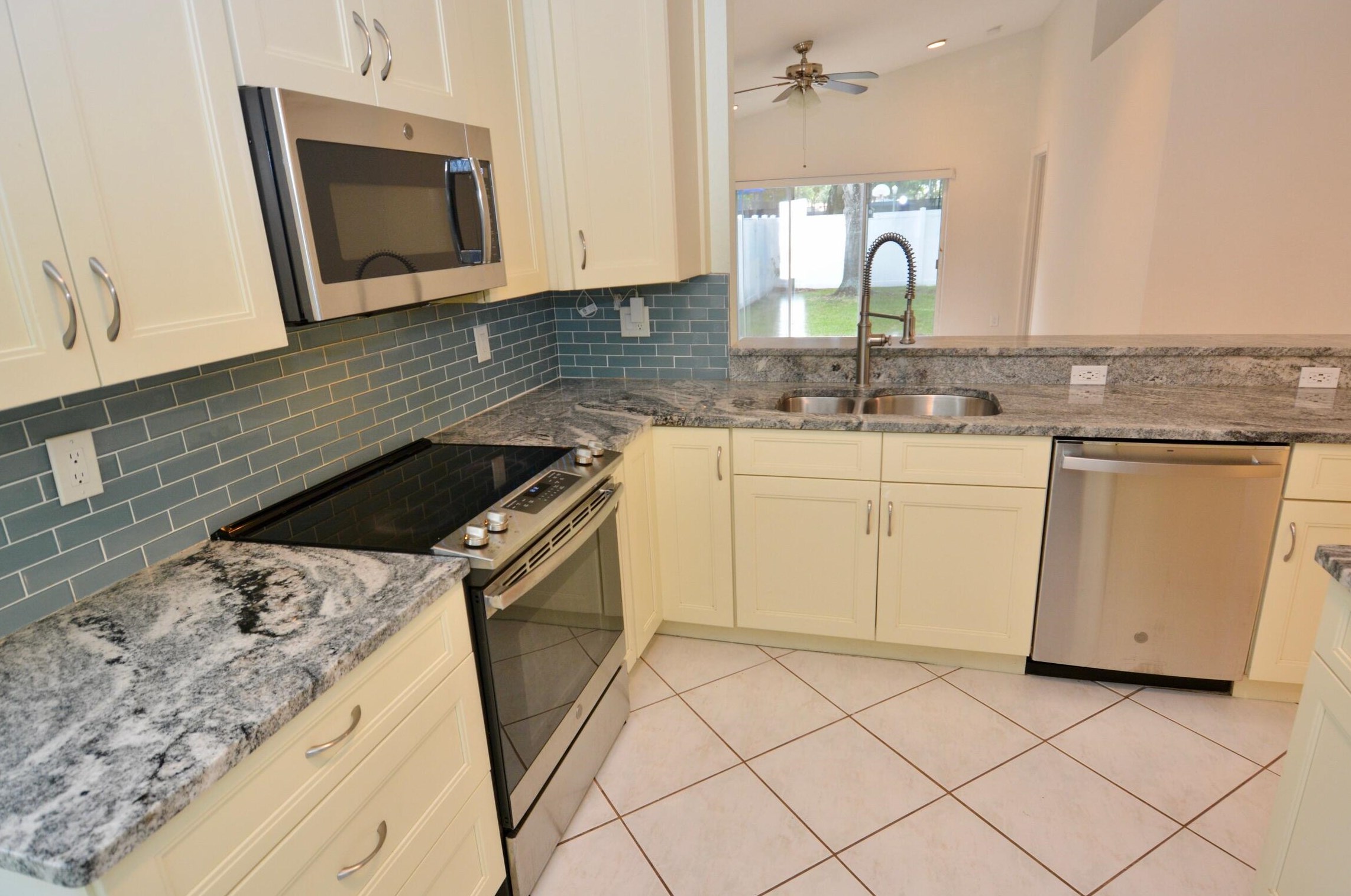 8084 Tortuga Ln, Boynton Beach, FL 33436