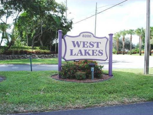 8351 Chisum Trl, Boca Raton FL 33433-1513 exterior