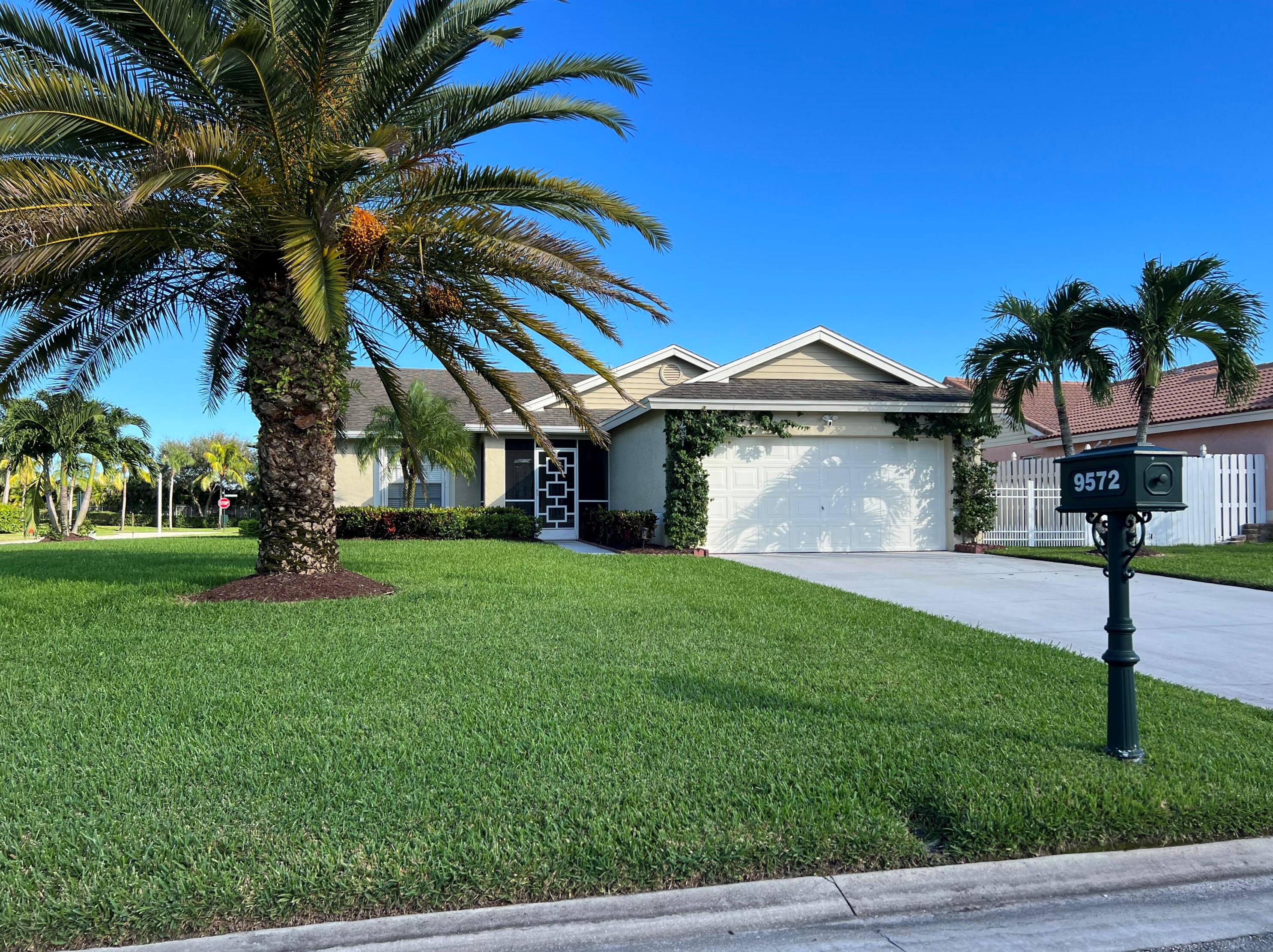 9572 Arbor Meadow Dr, Boynton Beach, FL 33437